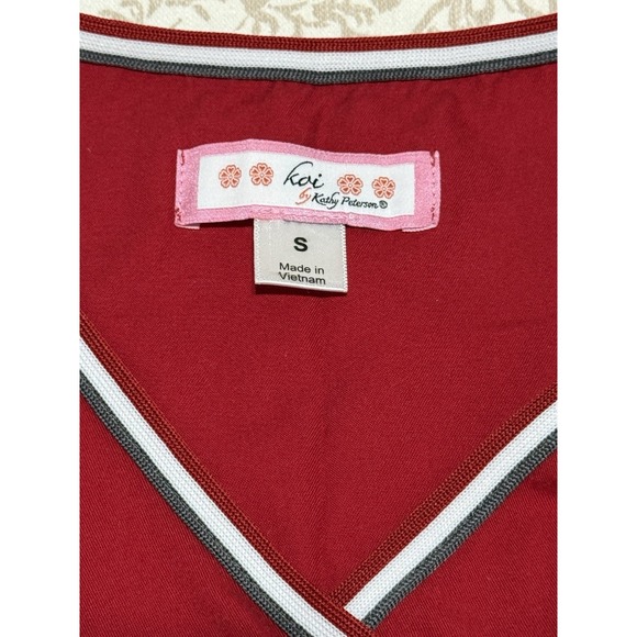 Koi Ashley Red Women's Tokidoki Scrub Top Size S V-Neck Medical Nursing Workwear - Picture 3 of 7
